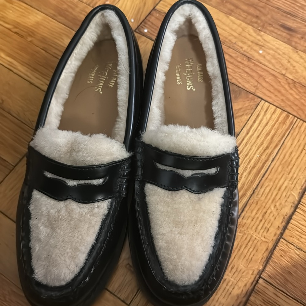 GH Bass Whitney leather Weejans black with fur. Size 7. Comfy and cute!